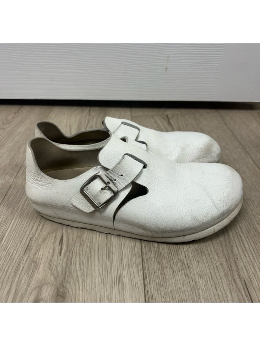 Birkenstock‎ White London Suede Closed Toe Clogs